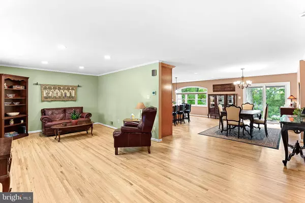 9305 ASHMEADE DR, Fairfax, VA 22032