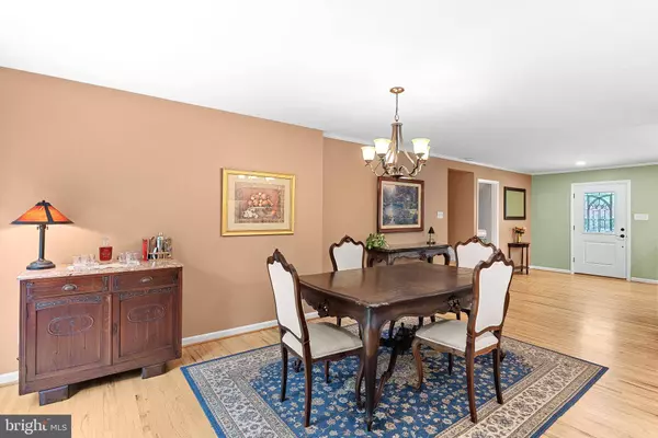 9305 ASHMEADE DR, Fairfax, VA 22032