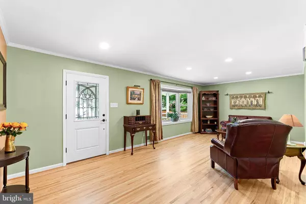 9305 ASHMEADE DR, Fairfax, VA 22032