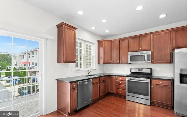 42814 EGGLESTON TER, Chantilly, VA 20152