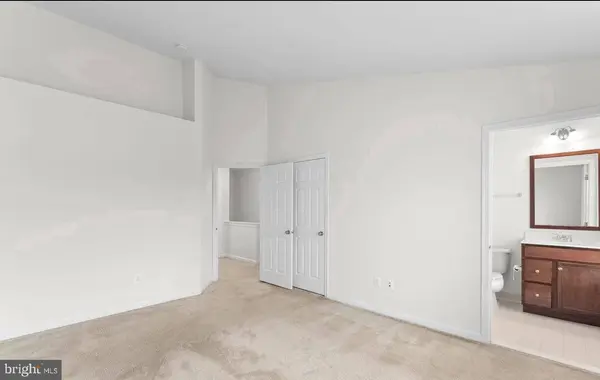 42814 EGGLESTON TER, Chantilly, VA 20152