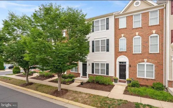 42814 EGGLESTON TER, Chantilly, VA 20152