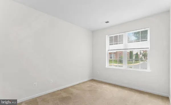 42814 EGGLESTON TER, Chantilly, VA 20152
