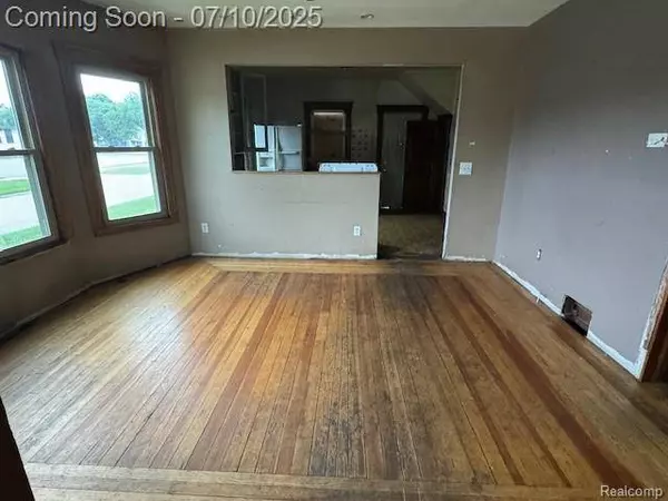 566 Elm Street, Wyandotte, MI 48192