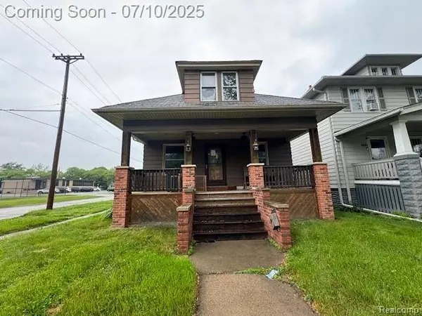 566 Elm Street, Wyandotte, MI 48192