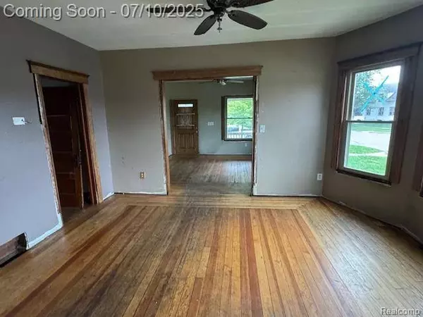 566 Elm Street, Wyandotte, MI 48192