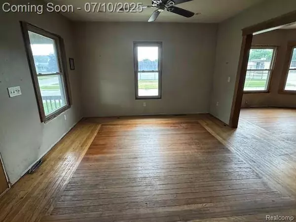 566 Elm Street, Wyandotte, MI 48192