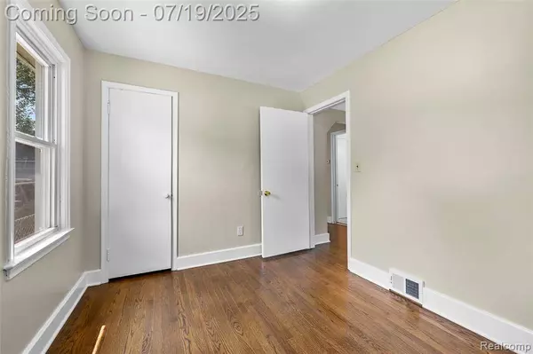 23385 Powell Avenue, Hazel Park, MI 48030