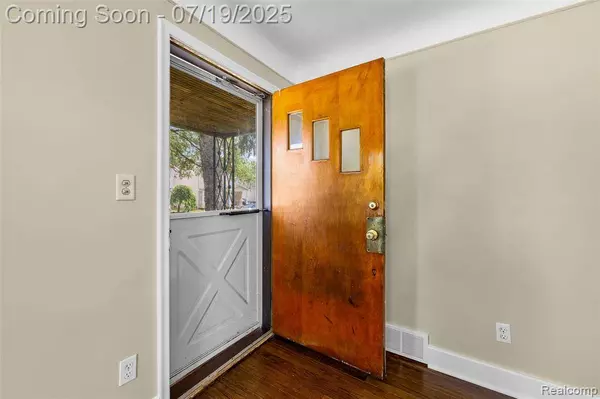 23385 Powell Avenue, Hazel Park, MI 48030