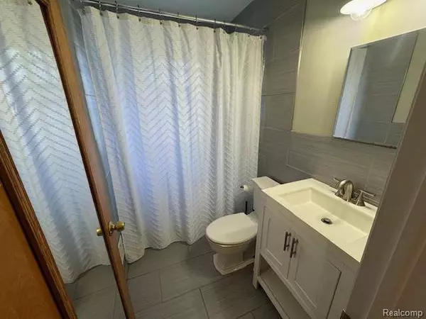 1211 AMELIA Avenue, Royal Oak, MI 48073