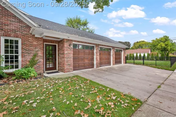 4402 Arlington Drive, Royal Oak, MI 48073