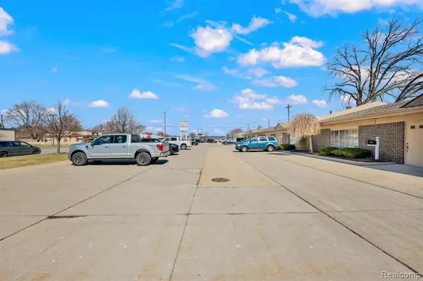 28018 HARPER Avenue, St. Clair Shores, MI 48081