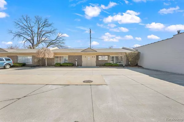 28018 HARPER Avenue, St. Clair Shores, MI 48081