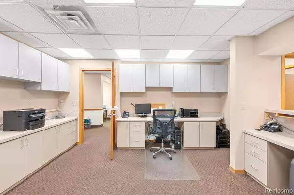 28018 HARPER Avenue, St. Clair Shores, MI 48081