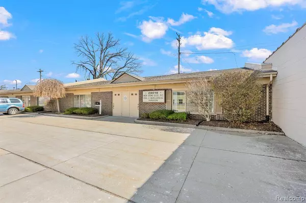 28018 HARPER Avenue, St. Clair Shores, MI 48081