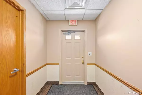 28018 HARPER Avenue, St. Clair Shores, MI 48081