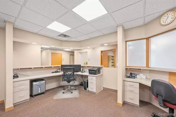 28018 HARPER Avenue, St. Clair Shores, MI 48081