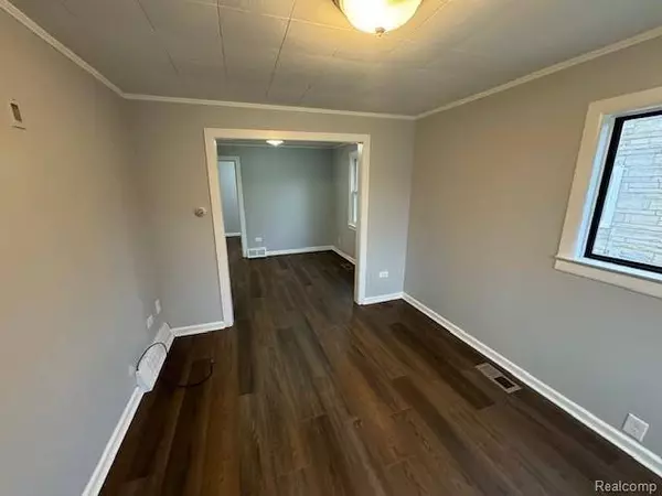 420 W Browning Avenue, Hazel Park, MI 48030