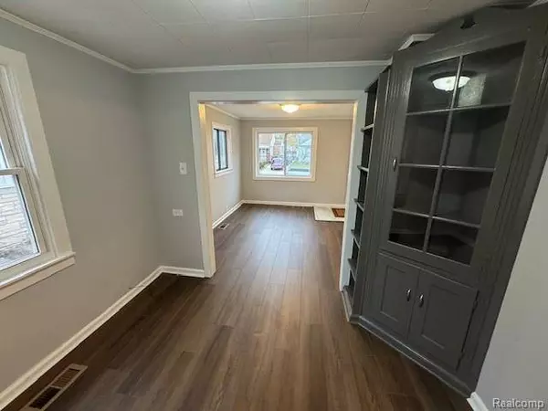 420 W Browning Avenue, Hazel Park, MI 48030