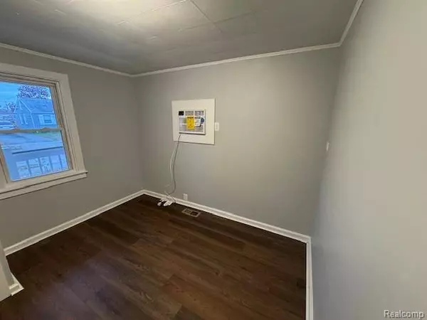 420 W Browning Avenue, Hazel Park, MI 48030