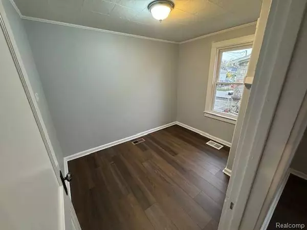 420 W Browning Avenue, Hazel Park, MI 48030