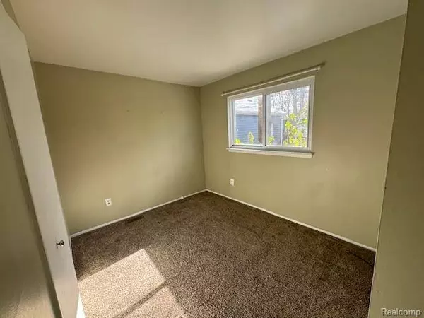 2010 GUTHRIE AVE, Royal Oak, MI 48067