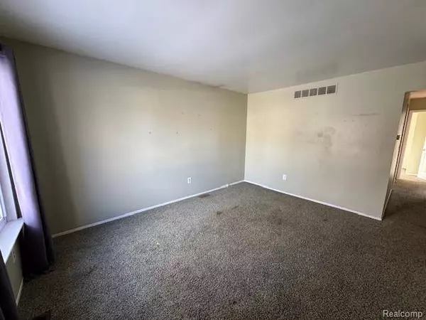 2010 GUTHRIE AVE, Royal Oak, MI 48067