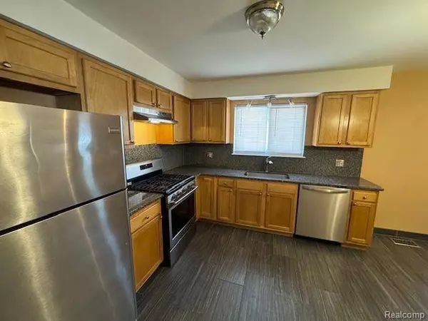 2010 GUTHRIE AVE, Royal Oak, MI 48067