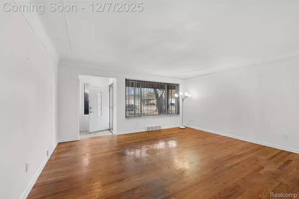 8718 Binney DR, Warren, MI 48093