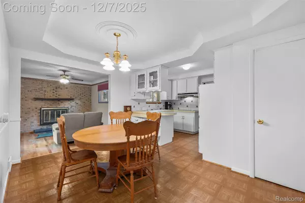 8718 Binney DR, Warren, MI 48093