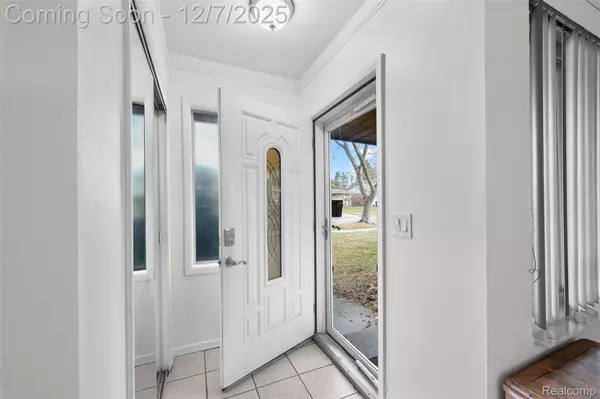 8718 Binney DR, Warren, MI 48093