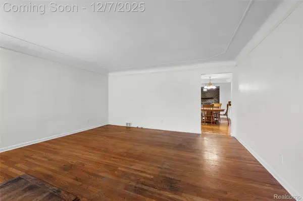 8718 Binney DR, Warren, MI 48093