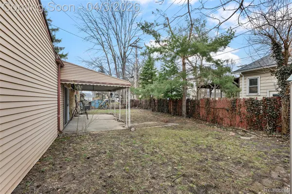 516 E Woodward Heights BLVD, Hazel Park, MI 48030
