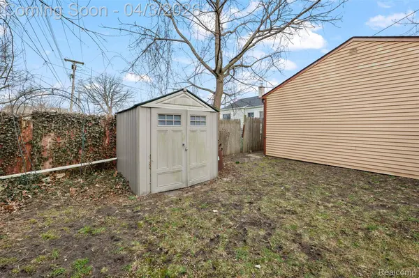 516 E Woodward Heights BLVD, Hazel Park, MI 48030