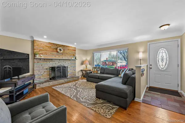 11368 Canterbury DR, Warren, MI 48093