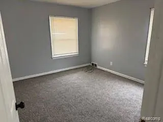 19400 Montrose, Detroit, MI 48235