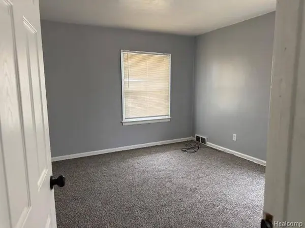 19400 Montrose, Detroit, MI 48235