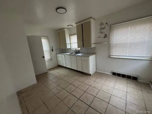19400 Montrose, Detroit, MI 48235