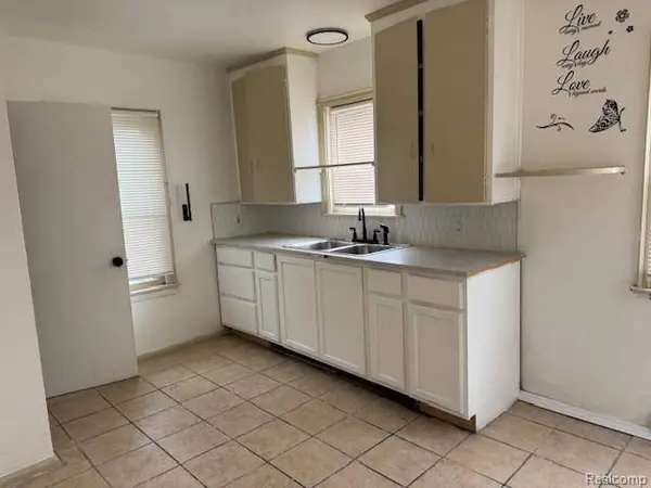 19400 Montrose, Detroit, MI 48235