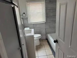 19400 Montrose, Detroit, MI 48235