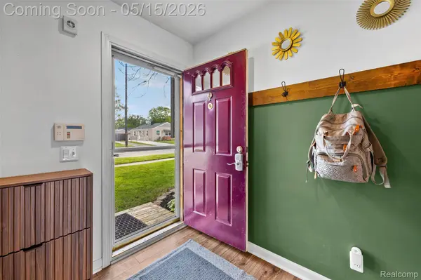 327 Tecumseh ST, Clawson, MI 48017