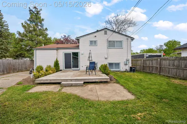 327 Tecumseh ST, Clawson, MI 48017