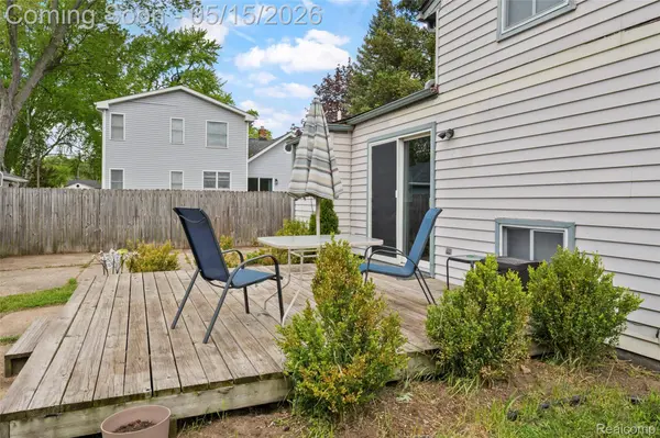 327 Tecumseh ST, Clawson, MI 48017