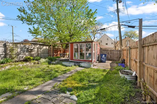 11338 Lumpkin ST, Hamtramck, MI 48212