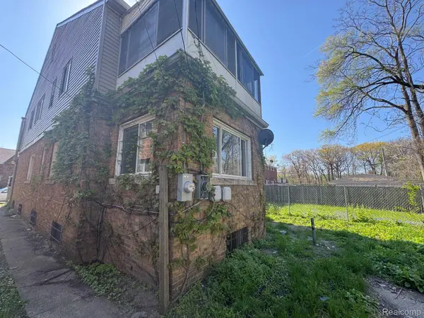 17145 Indiana ST, Detroit, MI 48221