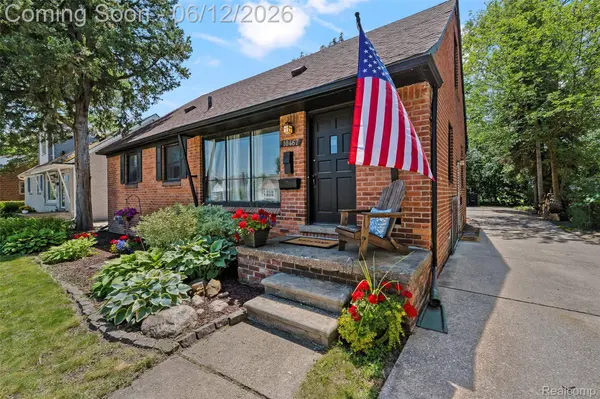 10467 W 11 Mile RD, Huntington Woods, MI 48070