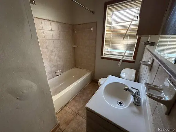 22641 Pembroke AVE, Detroit, MI 48219