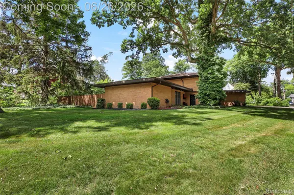 1427 Vinsetta BLVD, Royal Oak, MI 48067