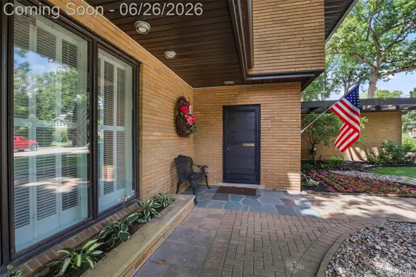 1427 Vinsetta BLVD, Royal Oak, MI 48067