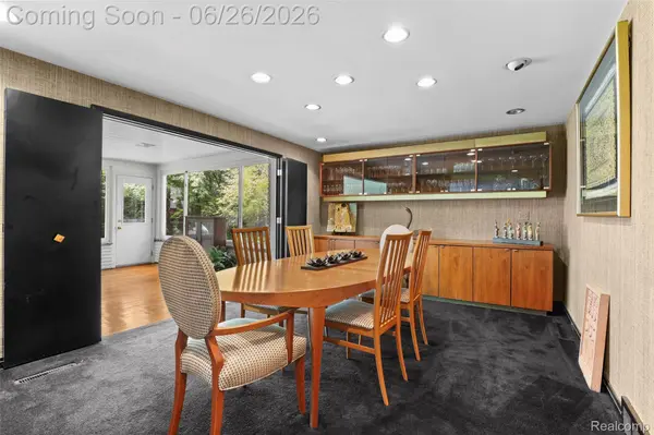 1427 Vinsetta BLVD, Royal Oak, MI 48067
